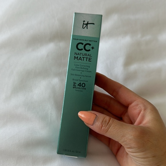 IT Cosmetics CC+ Cream Natural Matte Foundation with SPF 40- Medium Tan - Picture 8 of 9